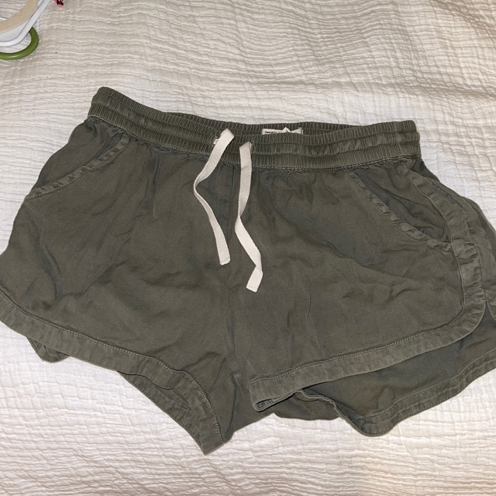 Green Billabong shorts